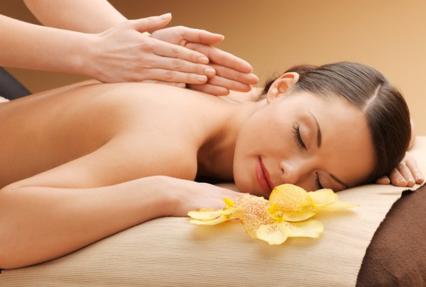 depositphotos_19747021-stock-photo-beautiful-woman-in-massage-salon